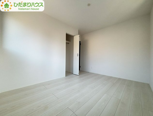 野田市野田4期　新築戸建　3号棟の洋室|机にベットを置けば子供部屋の完成です！				
