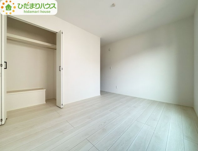 野田市野田4期　新築戸建　3号棟の洋室|居室にゆとりが持てる大収納クローゼット付き♪					

