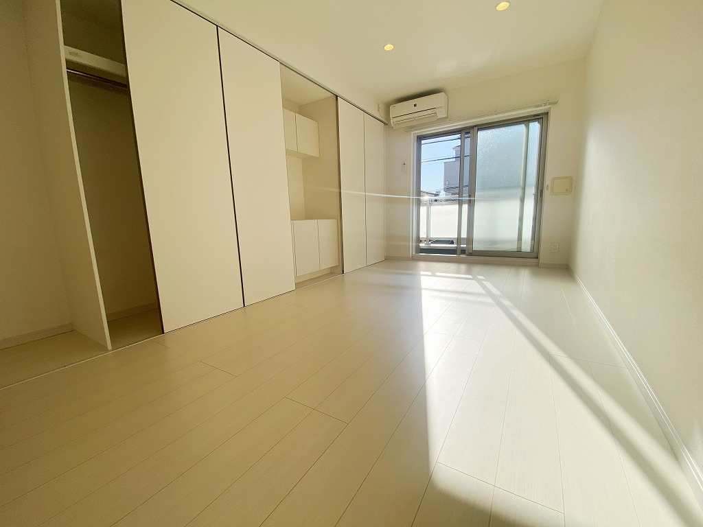 リブリ・トーカクWARABIの洋室