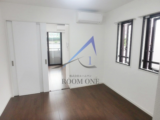 ハウスポート信濃町の居間・リビング|洋室のお部屋です。