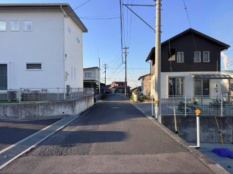 中曽根町　売土地の前面道路含む現地写真