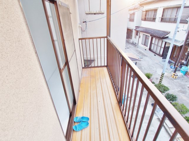 岡本貸家(船越南)のバルコニー