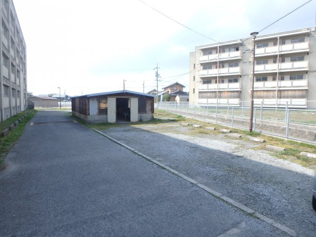 ビレッジハウス安倍2号棟の駐車場