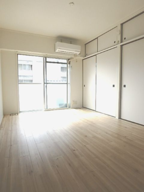 ビレッジハウス安倍2号棟の居間・リビング|イメージ102号室の写真