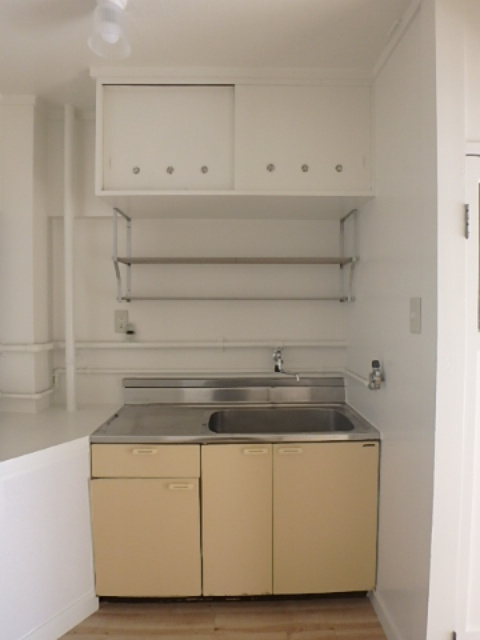 ビレッジハウス安倍2号棟のキッチン|イメージ102号室の写真