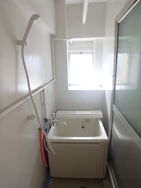 ビレッジハウス安倍2号棟の浴室|イメージ102号室の写真