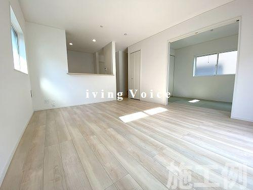 【居間・リビング】 | 【仲介手数料０円】相模原市緑区上九沢第23　新築一戸建て | 相模原市緑区上九沢第23　新築一戸建て