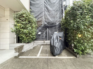 【駐車場】 | バイク置き場。空き区画の有無や駐輪料金、サイズおよび排気量規定などについては、改めてお問い合わせください。～即日のご見学可能～　お問合せはお気軽にどうぞ。