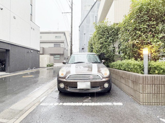 【駐車場】 | マンションの駐車場スペース。空きの有無や駐車料金、サイズ規定などについては、改めてお問い合わせください。～即日のご見学可能～　お問合せはお気軽にどうぞ。