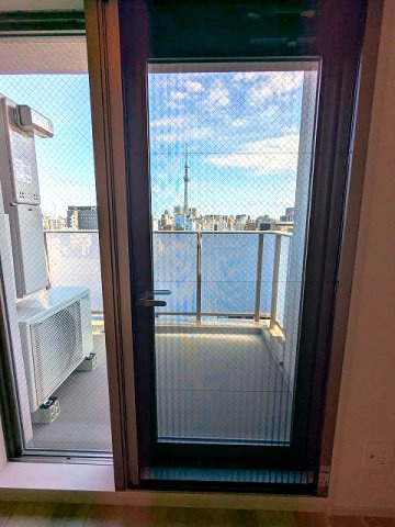 ニド元浅草の設備|13F、上層階からはスカイツリー隅田川花火見えます、網戸は室内側のジャバラ式で清潔です、防音性・防犯性・遮熱効果の高いペアガラスです