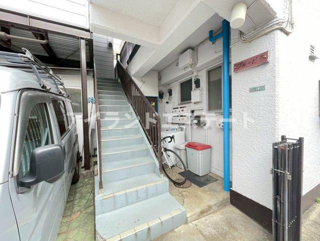 ブルービラ　駅近　陽当たり良好　角部屋のエントランス