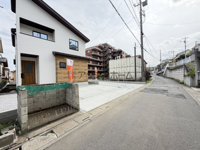 入間市大字下藤沢・全2棟　新築一戸建　1号棟　の前面道路含む現地写真