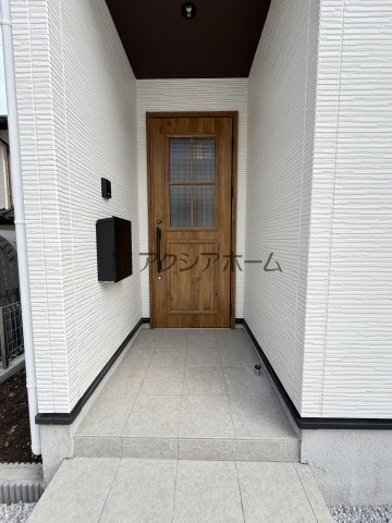 入間市大字下藤沢・全2棟　新築一戸建　1号棟　の玄関