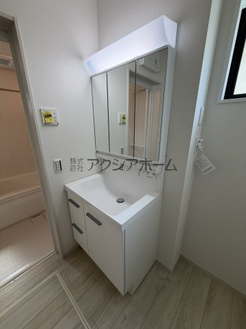 入間市大字下藤沢・全2棟　新築一戸建　1号棟　の独立洗面台|シャンプードレッサー付洗面化粧台