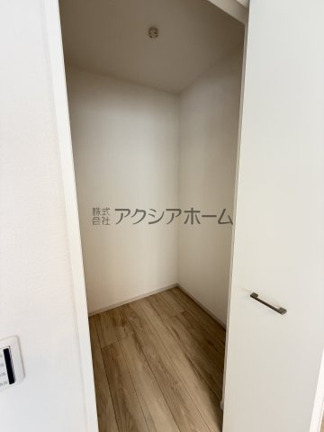 入間市大字下藤沢・全2棟　新築一戸建　1号棟　の収納|リビングWIC
