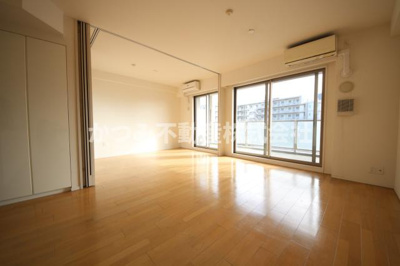 【内装】 | シャリエ朝霞 | リビングの仕切りを開放すると2LDKとして使えます。