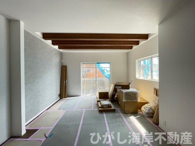 藤沢市高倉　新築戸建　全２棟の前面道路含む現地写真|1月12日撮影　建築中　現地外観