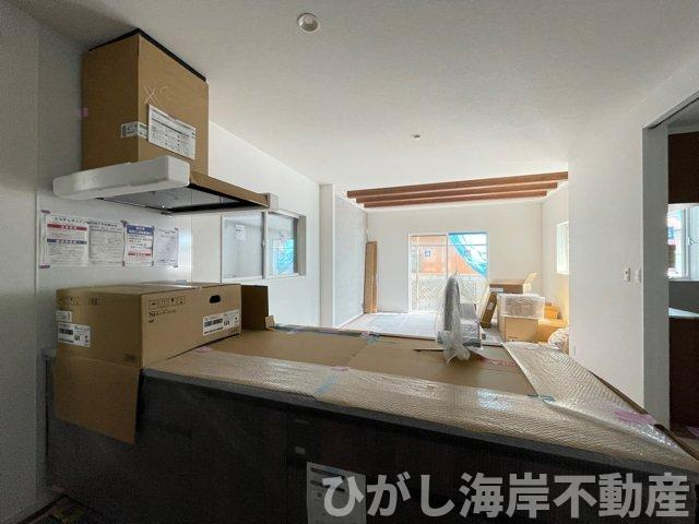 藤沢市高倉　新築戸建　全２棟の前面道路含む現地写真|1月12日撮影　建築中　現地外観
