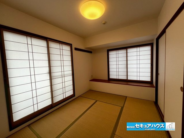 サンクレイドル東海グランデの和室|【和室】
◆押入付きの和室のため布団などをしゅうのうすることができます♪