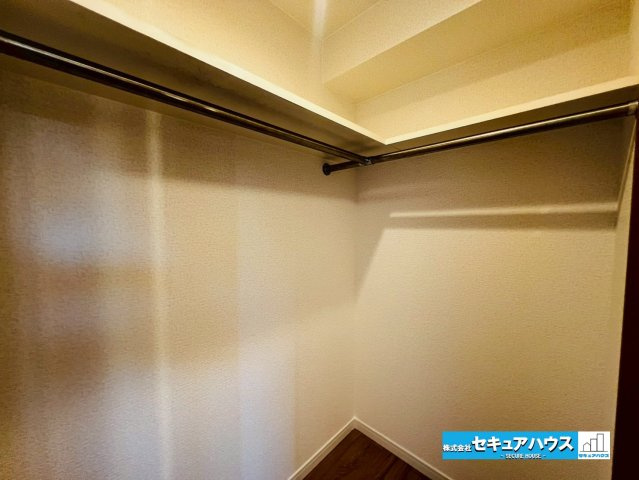 サンクレイドル東海グランデの収納|【ウォークインクローゼット】
◆お洋服はもちろん、キャリーバッグやゴルフバッグなどの大きなお荷物も収納できます。