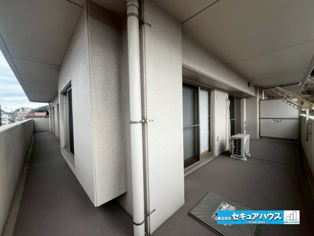 サンクレイドル東海グランデのバルコニー|【バルコニー】
◆見晴らしもよく、太陽の温かな温もりをめいっぱい受け止めてくれます。
太陽の光と爽やかな風を受けたお洗濯物はあっという間に乾き、取りこむ時には太陽の匂いを感じられそうですね。
