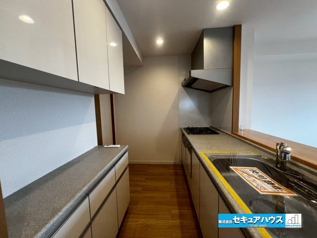サンクレイドル東海グランデのキッチン|【キッチン】
◆パントリー付きのキッチンです♪
◆広々としたキッチンスペースのため家族で並んで料理することができます。
