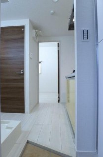 プリムス大宮の玄関