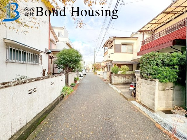 山陽「林崎松江海岸駅」徒歩7分の好立地物件　貴崎5丁目　築50年の前面道路含む現地写真