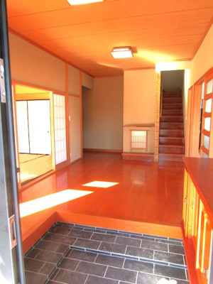 【玄関】 | 【再生住宅】甲斐市竜王 | ゆったりとした玄関です