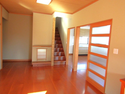 【居間・リビング】 | 【再生住宅】甲斐市竜王 | リビングに掘りごたつがあります。