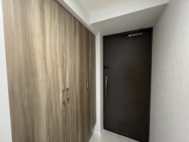 ドンキが目の前！！ならば、冷蔵いらないね♪【ハイセレサ菊名アクティール】リフォームの玄関|シンプルで使いやすい玄関です