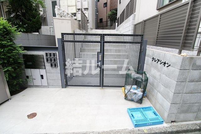 板橋区前野町５丁目のアパートのエントランス