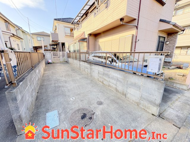 【サンスターホーム】青梅市新町5丁目　再生住宅　中古戸建1邸の駐車場