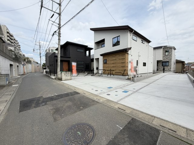 入間市大字下藤沢・全2棟　新築一戸建　2号棟　の前面道路含む現地写真