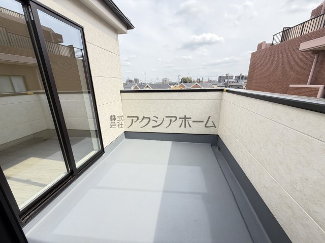 入間市大字下藤沢・全2棟　新築一戸建　2号棟　のバルコニー