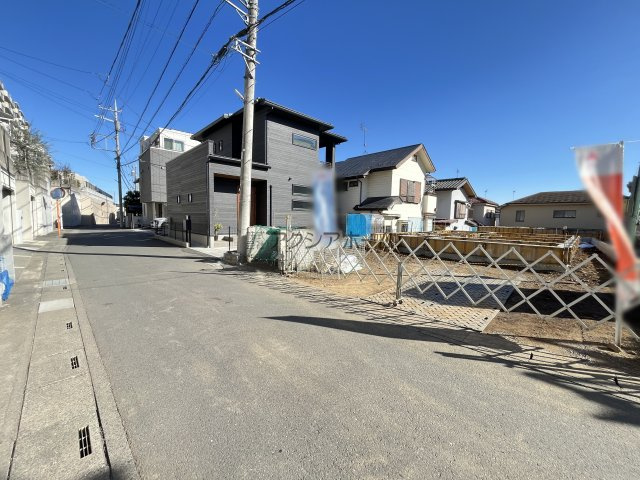 入間市大字下藤沢・全2棟　新築一戸建　2号棟　の前面道路含む現地写真|2026年1月8日撮影