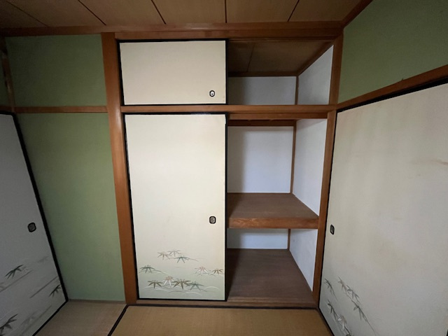 楠町西貸家の収納