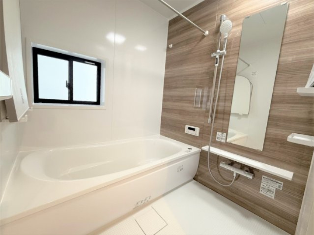 【浴室】 | 【仲介手数料２８０万円が無料！】■狛江駅８分■東南角地■車２台