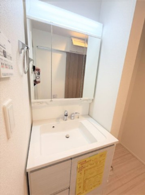 【独立洗面台】 | 【仲介手数料２８０万円が無料！】■狛江駅８分■東南角地■車２台