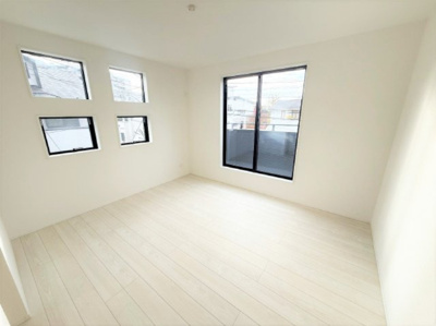 【洋室】 | 【仲介手数料２８０万円が無料！】■狛江駅８分■東南角地■車２台