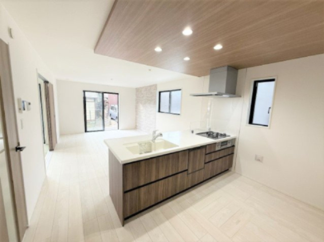 【仲介手数料２８０万円が無料！】■狛江駅８分■東南角地■車２台の画像