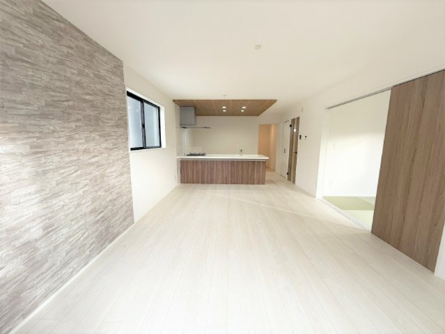 【居間・リビング】 | 【仲介手数料２８０万円が無料！】■狛江駅８分■東南角地■車２台