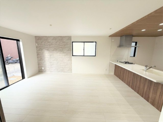 【居間・リビング】 | 【仲介手数料２８０万円が無料！】■狛江駅８分■東南角地■車２台