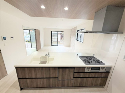 【キッチン】 | 【仲介手数料２８０万円が無料！】■狛江駅８分■東南角地■車２台