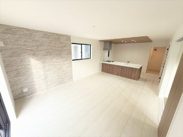 【居間・リビング】 | 【仲介手数料２８０万円が無料！】■狛江駅８分■東南角地■車２台