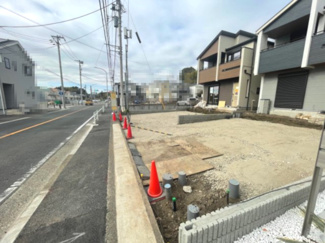 【前面道路含む現地写真】 | 横浜市旭区上川井町　新築一戸建て　全2棟/今回販売1棟（2号棟） | 前面道路