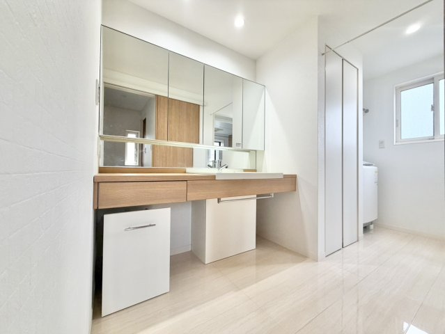 日進市東山五丁目戸建の洗面所|広々とした洗面所・洗面台（2階）