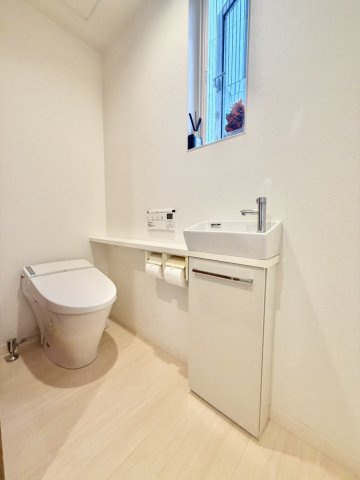 日進市東山五丁目戸建のトイレ|手洗い付トイレ（1階）