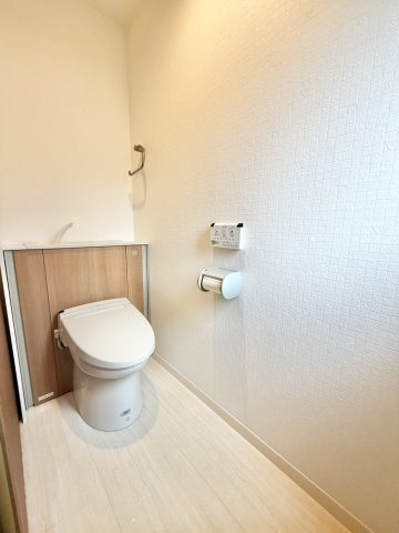 日進市東山五丁目戸建のトイレ|手洗い付トイレ（2階）