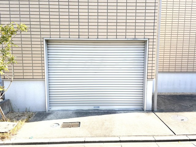 日進市東山五丁目戸建の駐車場|ビルドインガレージ